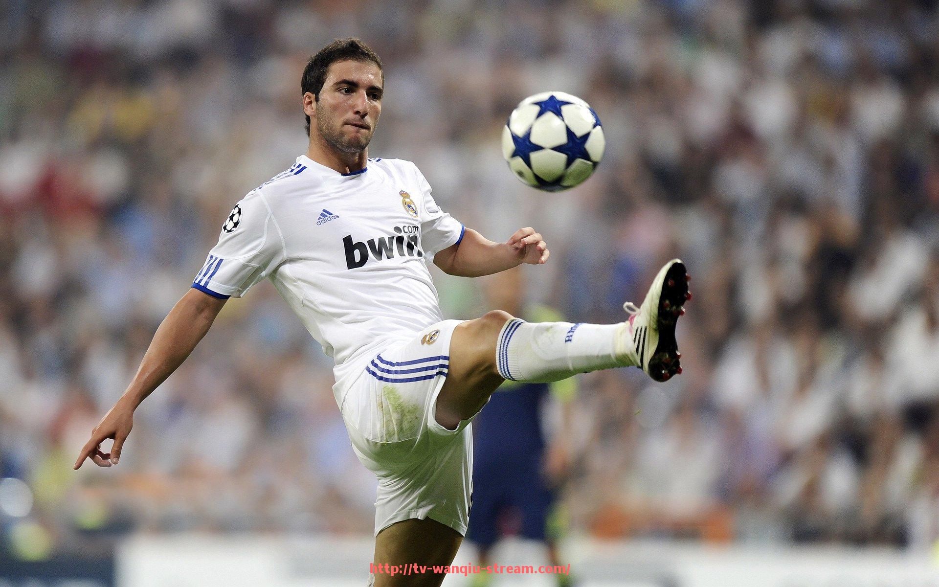 玩球直播-篮球比赛中如何利用掩护掩饰投篮意图提升得分效率的技巧